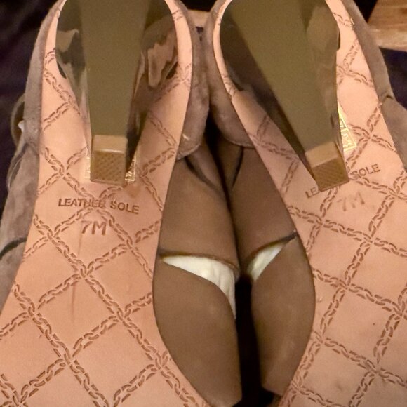 NIB L.A.M.B. by Gwen Stefani Gray Suede Quintessa Strappy Sandals - Size 7 - Picture 4 of 7